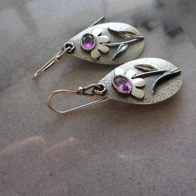 Pamela | Retro earrings with three-dimensional flowers.