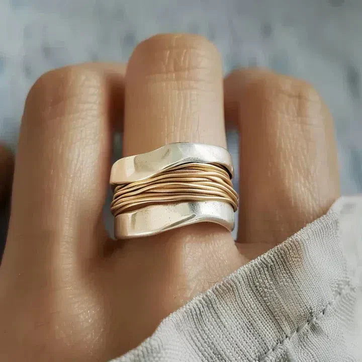 Juana | Silver ring with gold threads