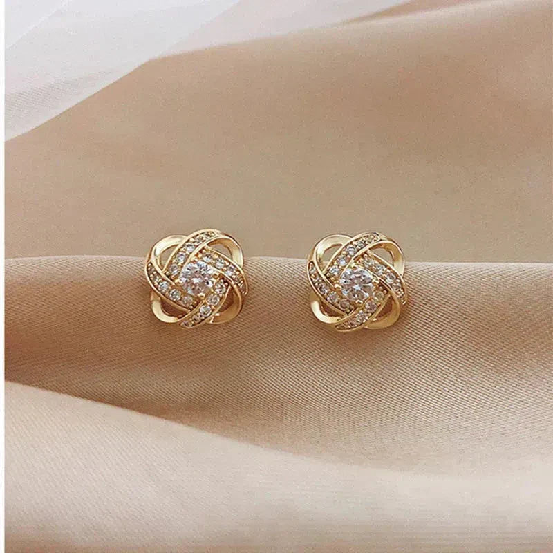 Dayana | Spiral cross earrings with flowers