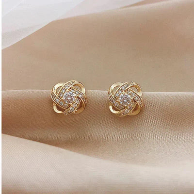 Dayana | Spiral cross earrings with flowers
