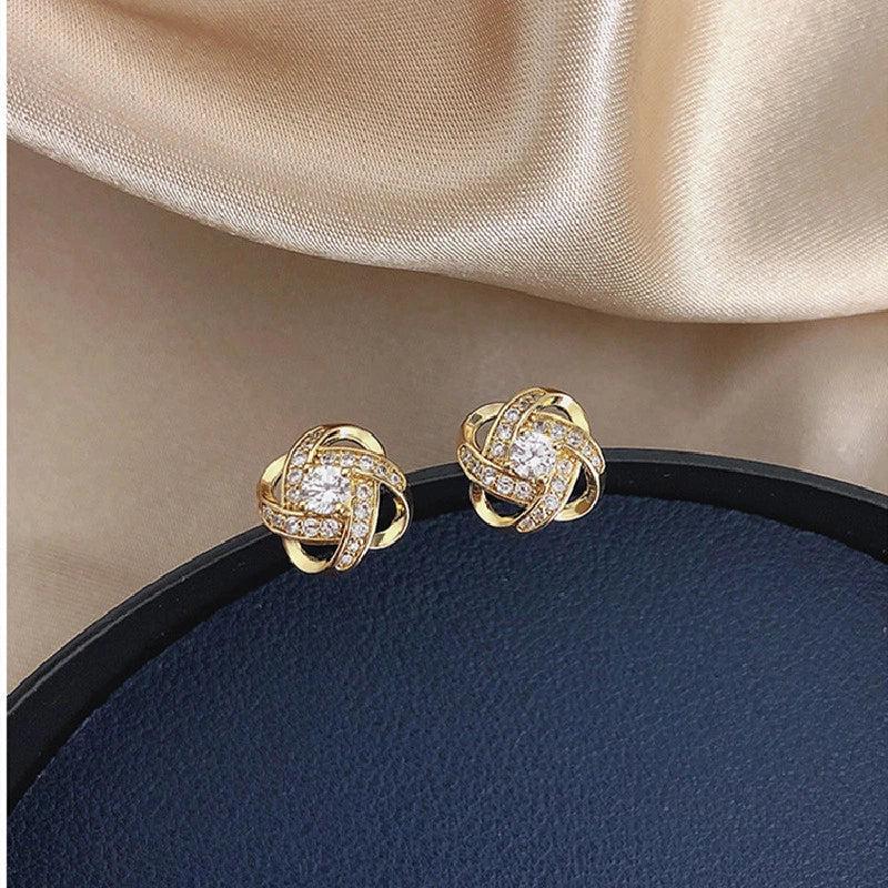 Dayana | Spiral cross earrings with flowers