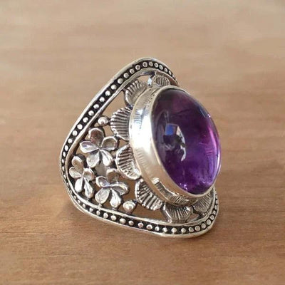 Maricela | Flower ring with purple gemstone