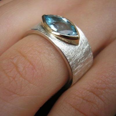 Fernanda | Blue crystal inlaid drop ring