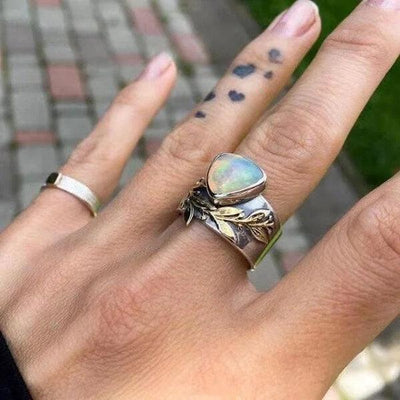 Zulema | Geometric opal leaf ring