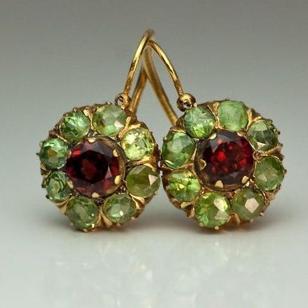 Virginia | Round green and red crystal earrings