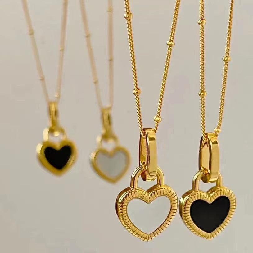 Ofelia | Black and white heart necklace in gold