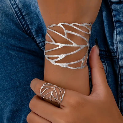 Natalia | Vintage leaf design bracelet