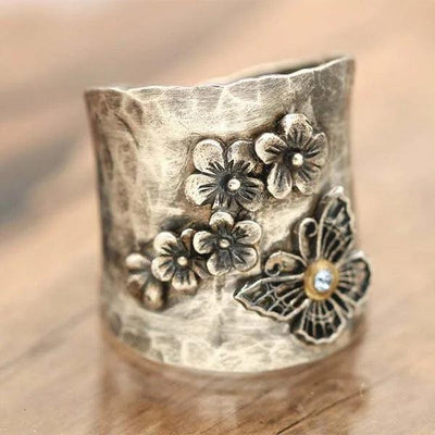 Karla | Wide ring with bee, flower and butterfly design