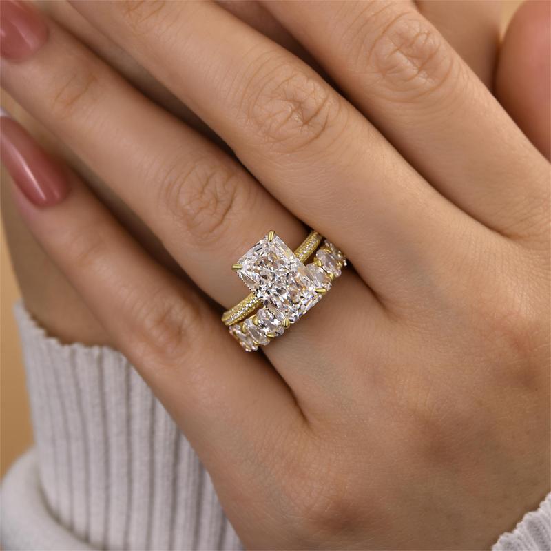 Brigitte | Elegant cushion-cut diamond ring in gold