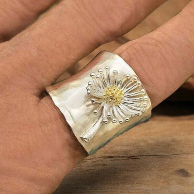 Rebeca | Wide ring with flowering daisies