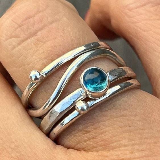 Yolanda | Layered ring with blue crystal