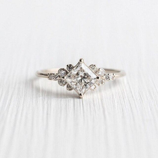 Carla | Luxury ring with cubic zirconia made of gold and silver.