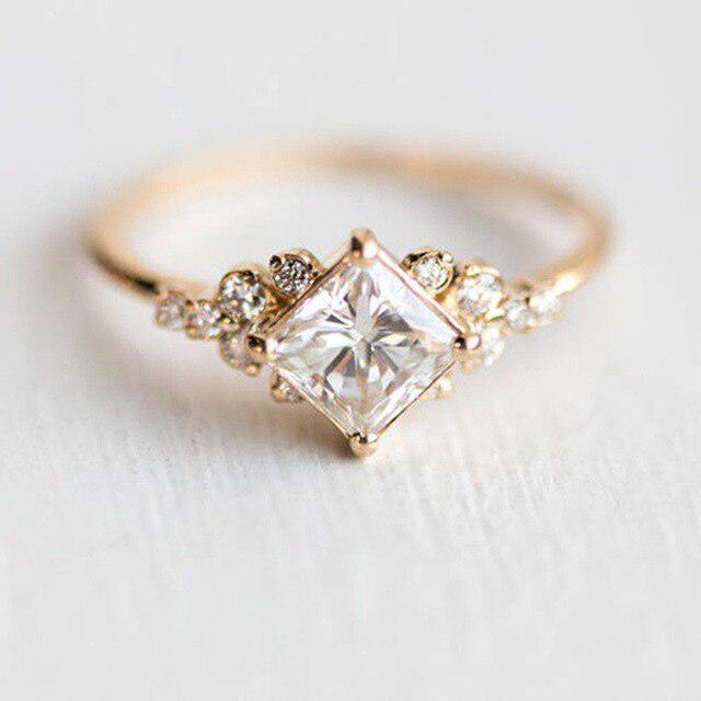 Carla | Luxury ring with cubic zirconia made of gold and silver.