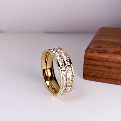 Ursula | Elegant ring with double inlay of zircons.