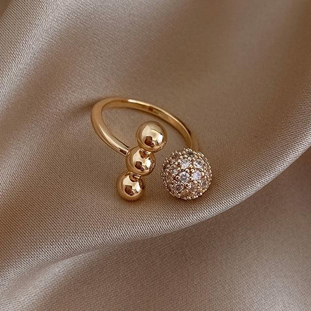 Aurora | Triple Ball Ring in Gold and Zirconium Dioxide