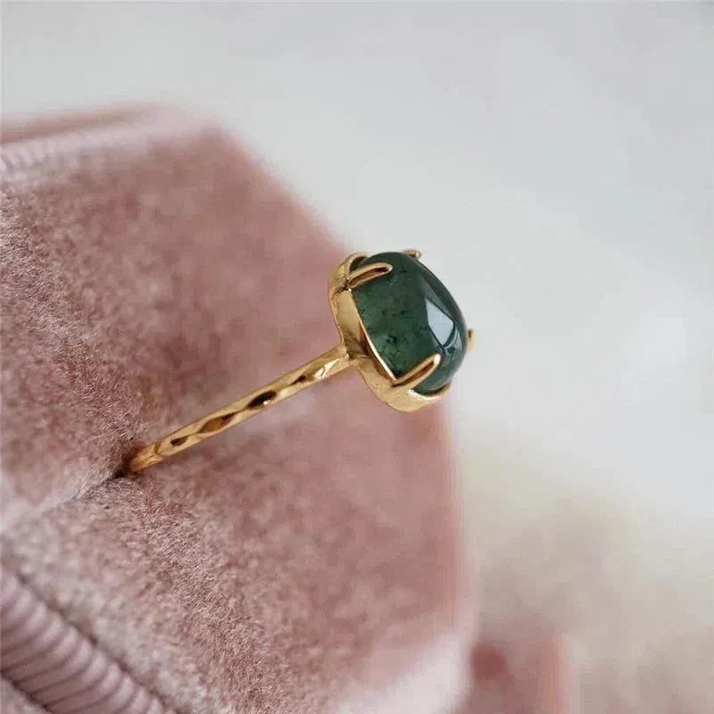 Rocío | Luxury ring with green water drop in gold