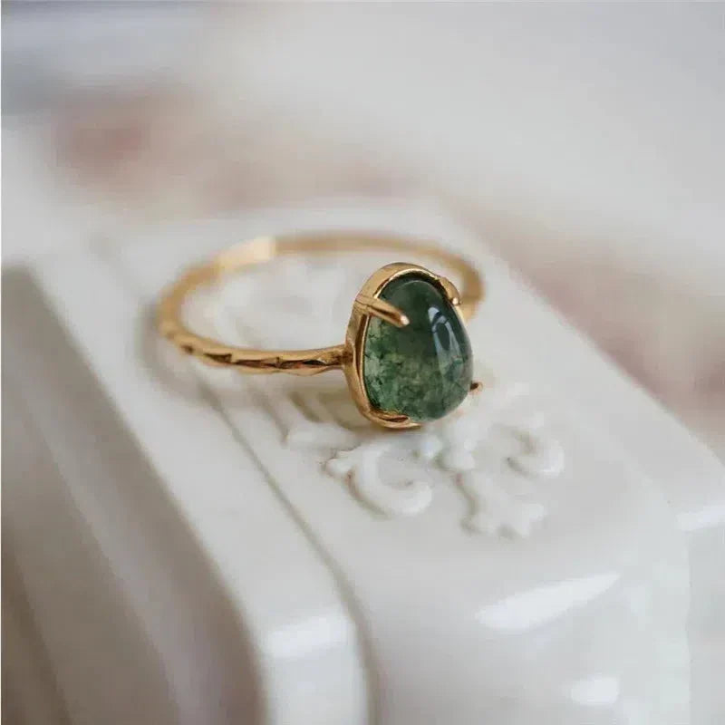 Rocío | Luxury ring with green water drop in gold