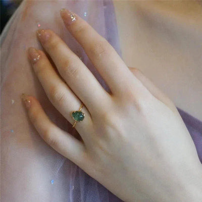 Rocío | Luxury ring with green water drop in gold