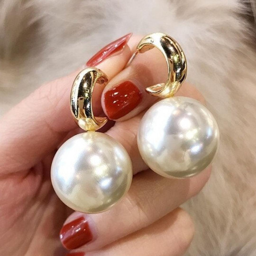 Yadira | Large golden pearl earrings