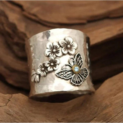 Karla | Wide ring with bee, flower and butterfly design