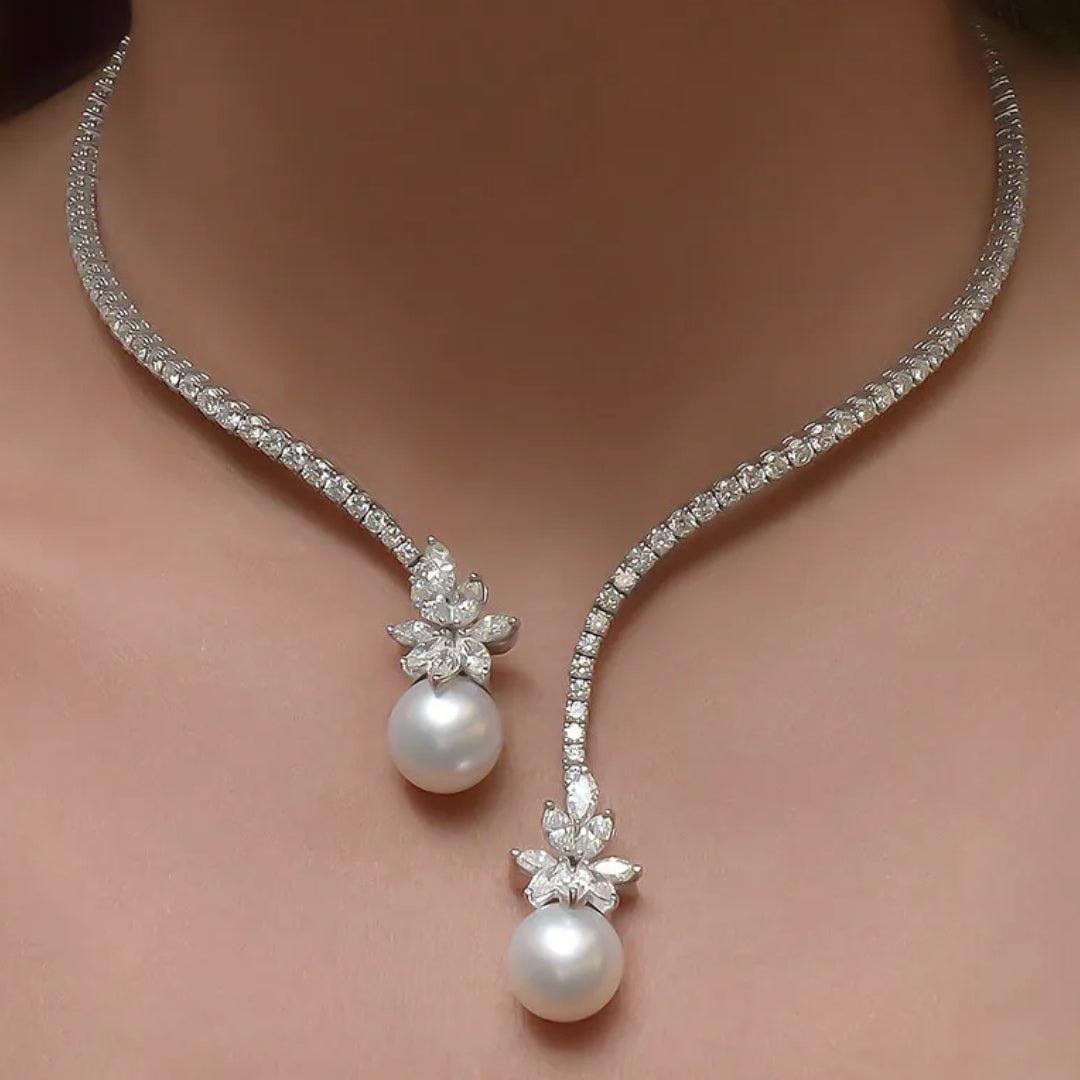 Octavia | Elegant shiny silver necklace.