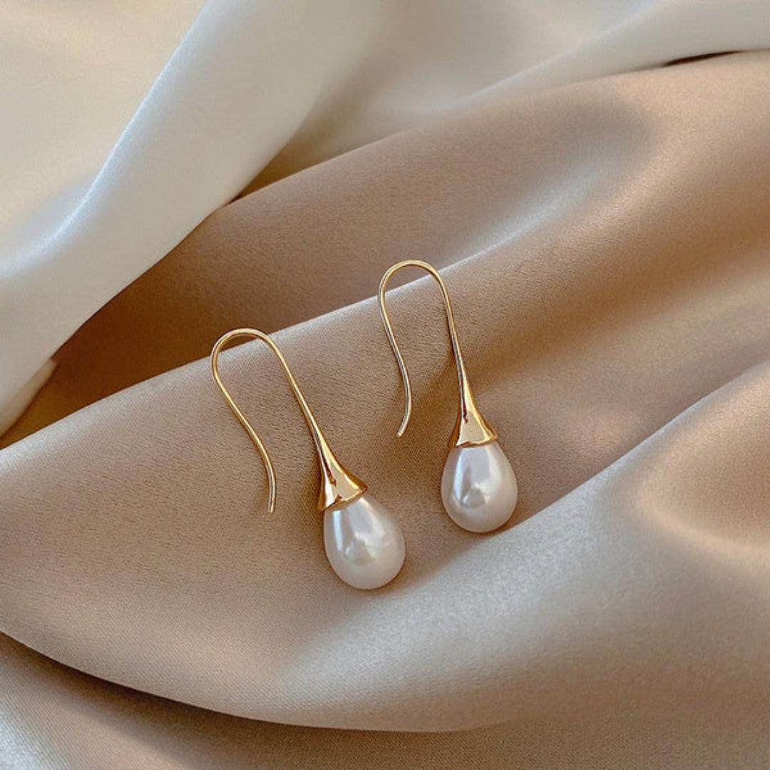 Ileana | Gold teardrop pearl earrings