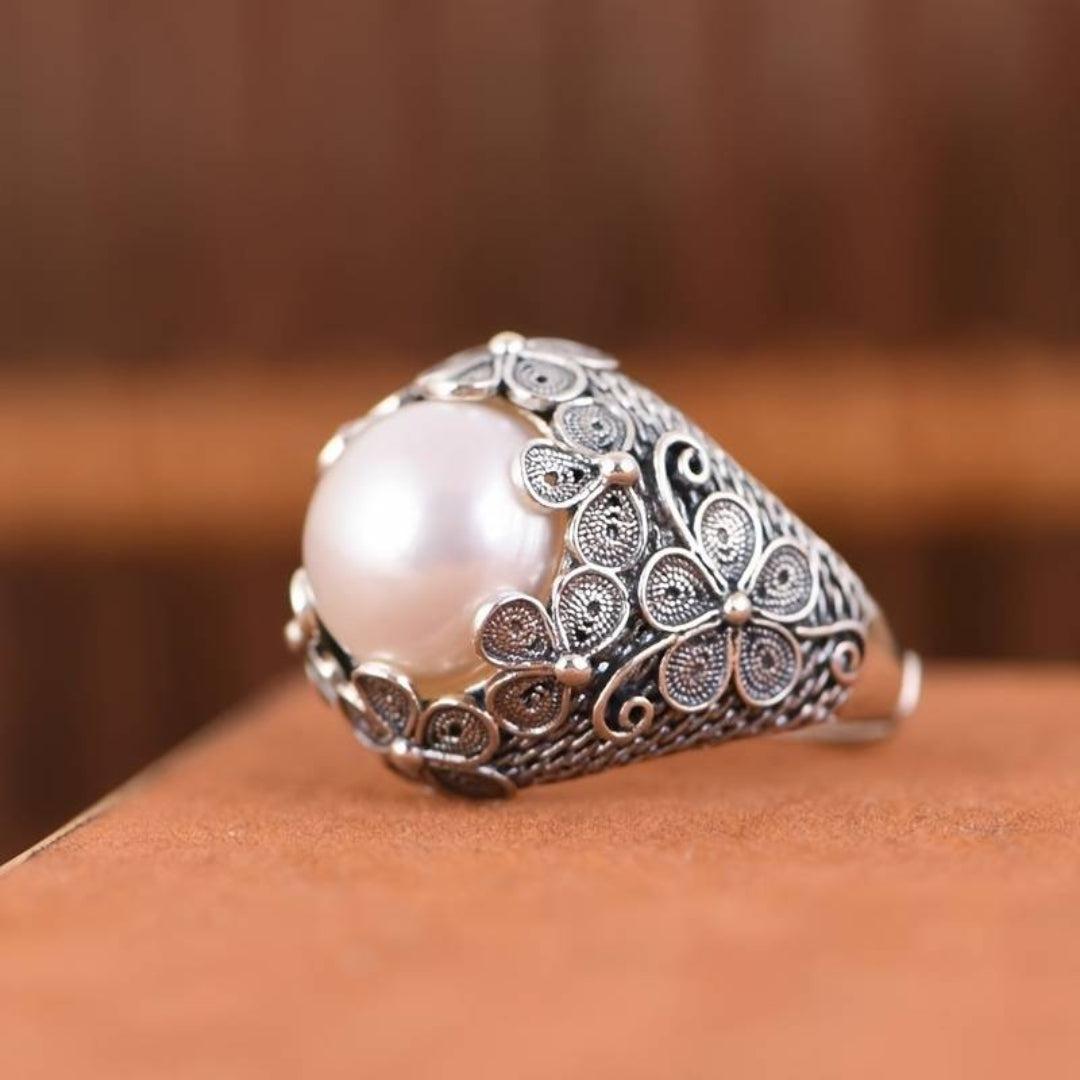 Viviana | Vintage pearl ring in silver