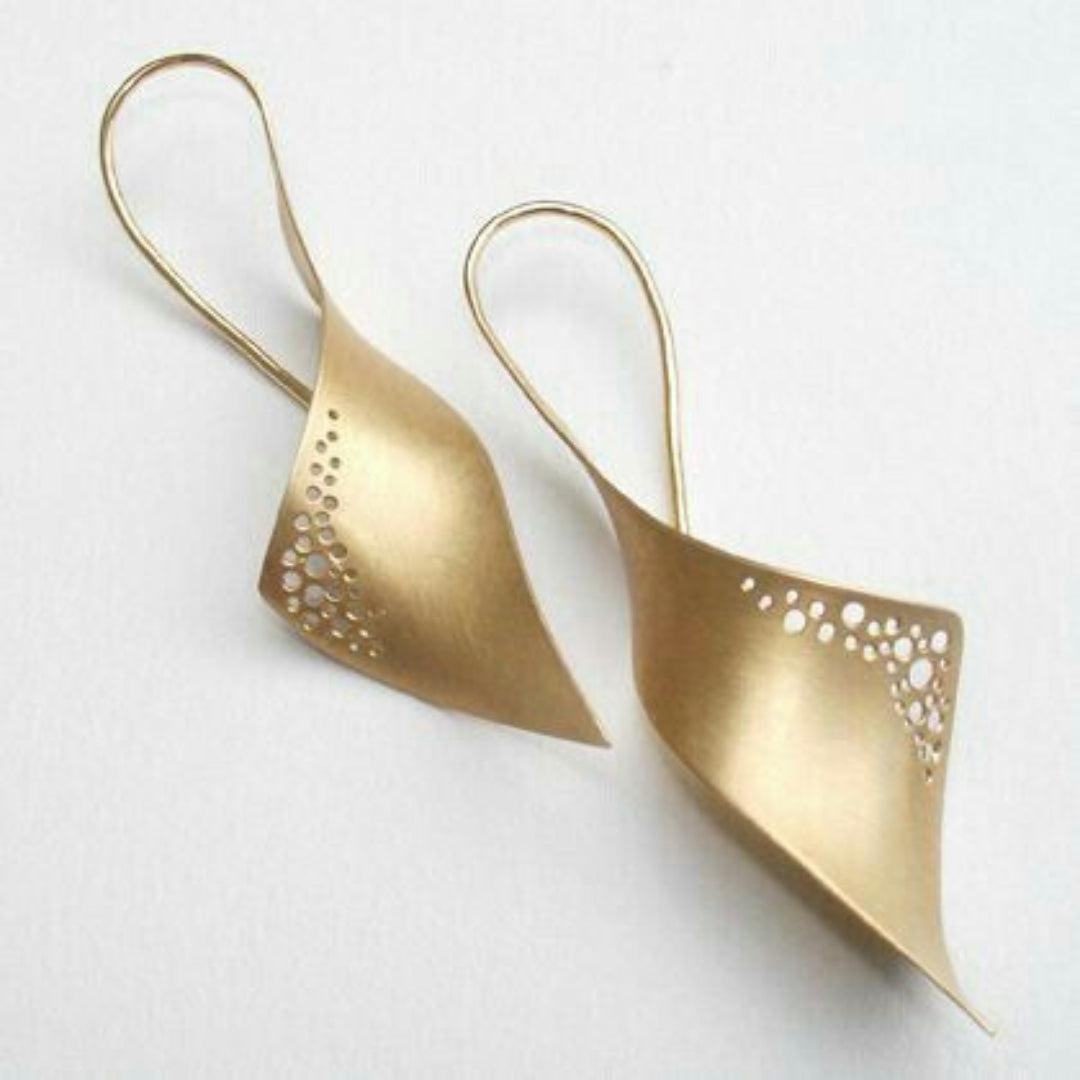 Diana | Vintage gold hollow earrings