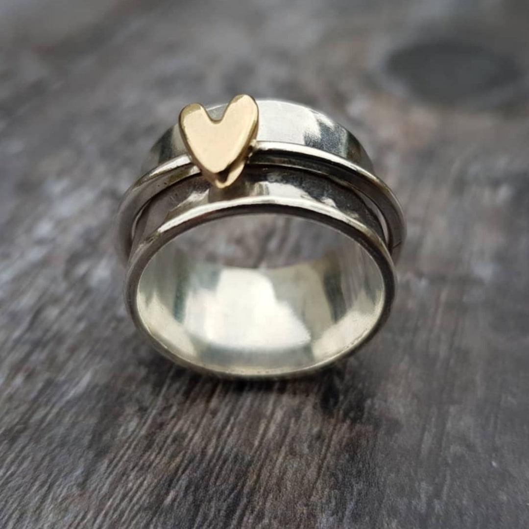 Imelda | Vintage silver ring with a golden heart