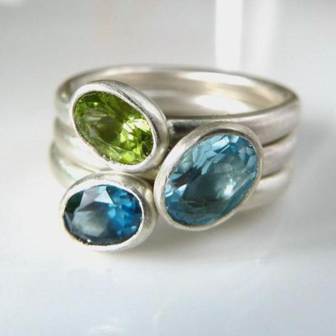 Merced | Vintage silver ring with inlaid oval zircons