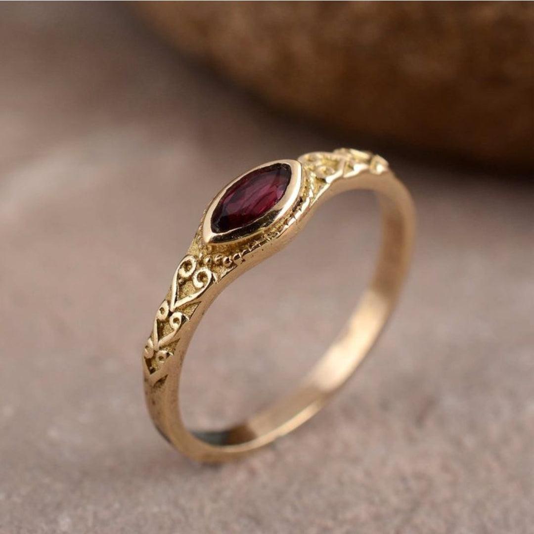 Monserrat | Vintage gold ring with red crystal