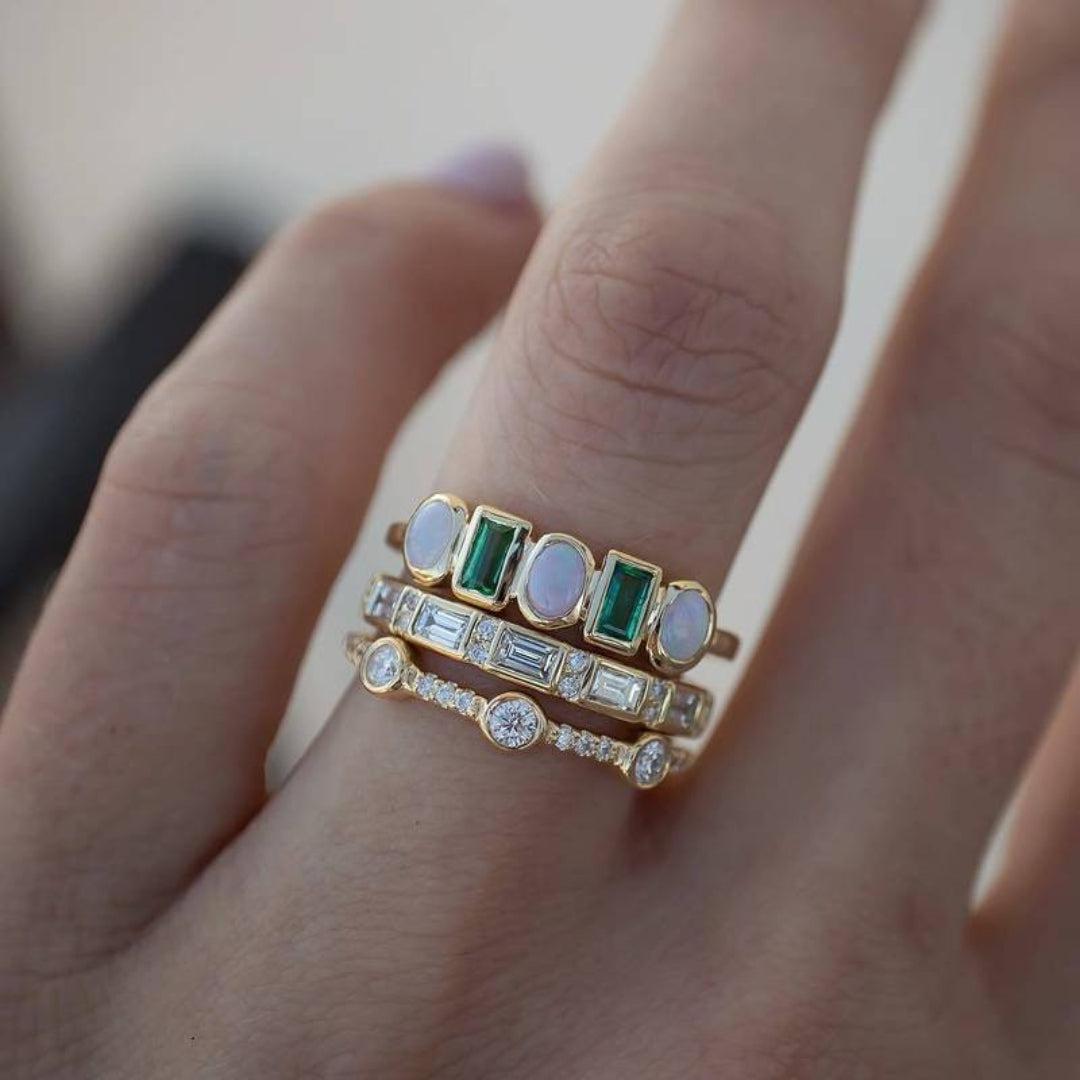 Aranza | Vintage rings with white and green opal