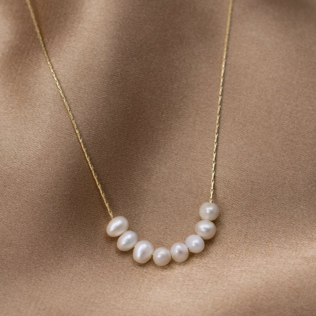 Genoveva | Gold pearl necklace