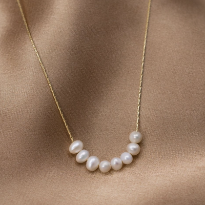 Genoveva | Gold pearl necklace