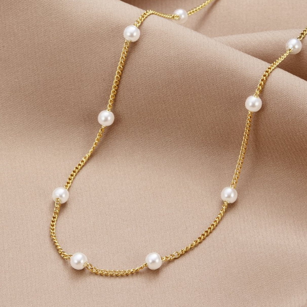 Delia | Gold necklace with freshwater pearls