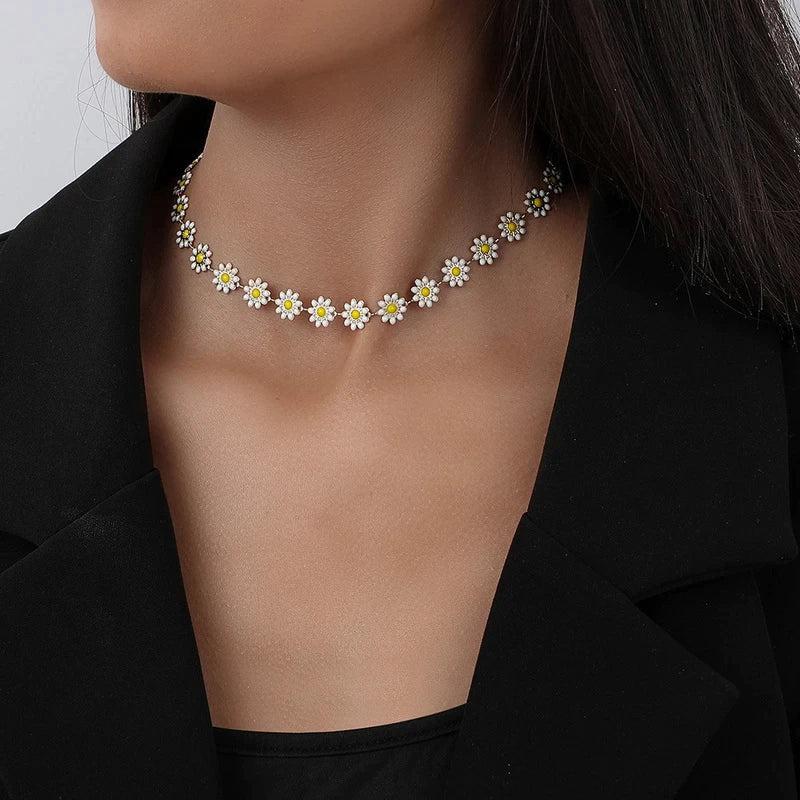 Katherine | Gold daisy necklace