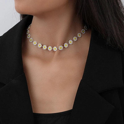 Katherine | Gold daisy necklace
