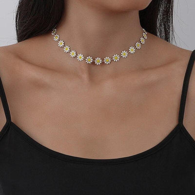 Katherine | Gold daisy necklace