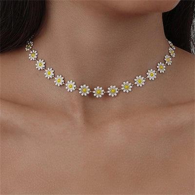 Katherine | Gold daisy necklace