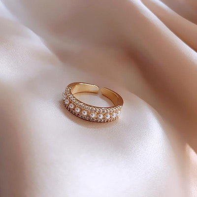 Dayana | Luxury gold and pearl ring.