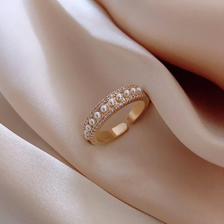 Dayana | Luxury gold and pearl ring.