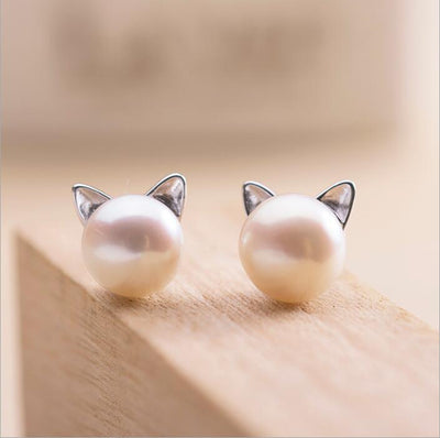 Viviana | Kitten earrings with cultured pearls and silver