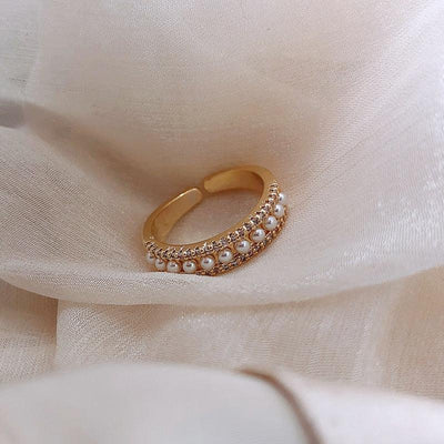 Dayana | Luxury gold and pearl ring.