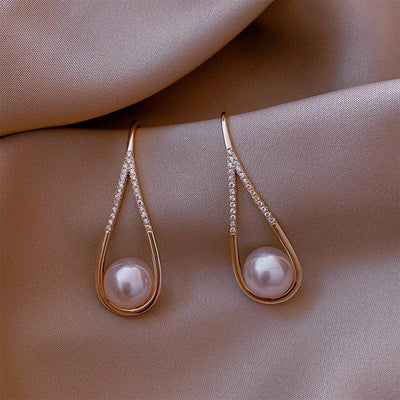 Tatiana | Rose gold pearl earrings