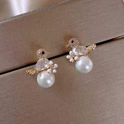 Belén | Luxurious Birdie earrings with cubic zirconia and pearl inlays