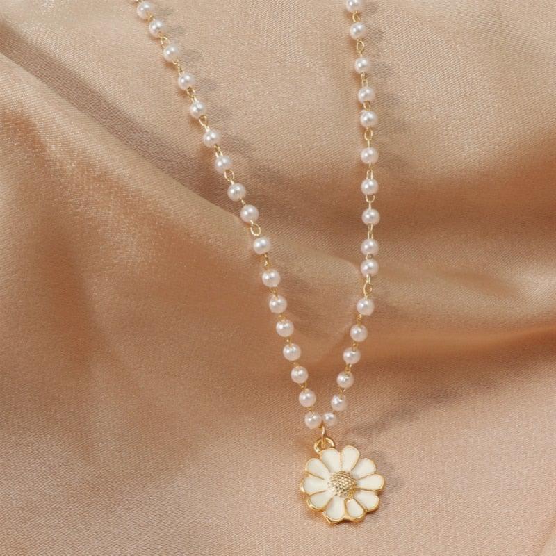 Noelia | Daisy pendant with pearl