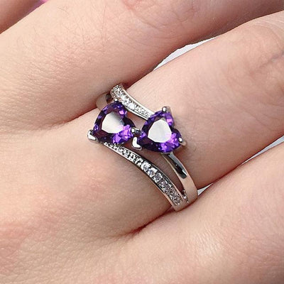 Ofelia | Elegant ring with purple crystal in silver.
