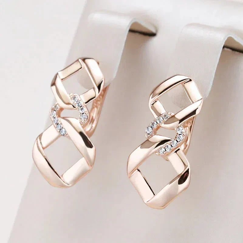 Merced | Elegant knotted earrings with zircons in gold