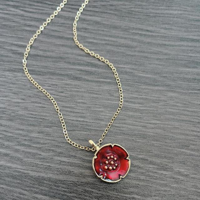 Olga | Red vintage necklace in gold