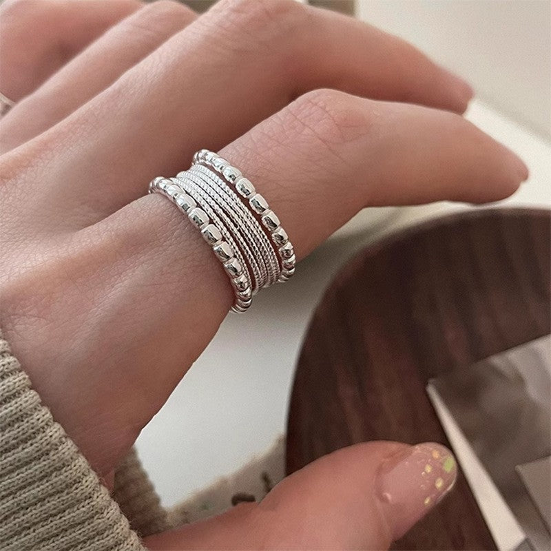 Yolanda | Elegant and simple silver ring: understated beauty